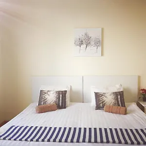 12 Greenpoint Guesthouse Habitación en casa particular